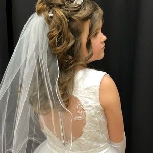 Communion dress, size 8. Included: Tiara and Veil